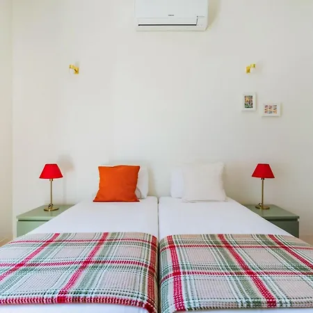 Conde 3bdr Luxury With Balcony