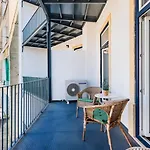 Conde 3bdr Luxury With Balcony شقة *