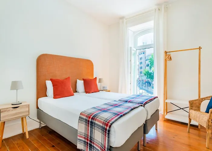 Conde 3bdr Luxury With Balcony Apartment