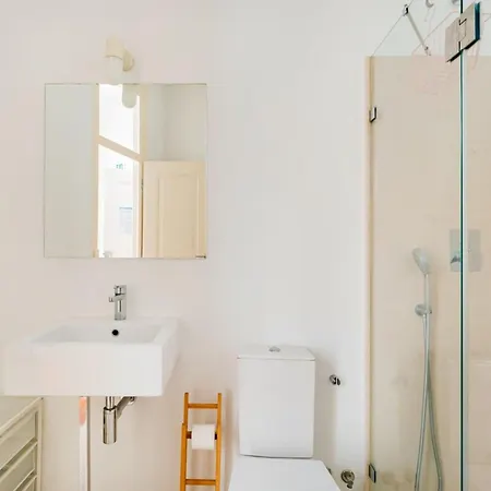 Conde 3bdr Luxury With Balcony