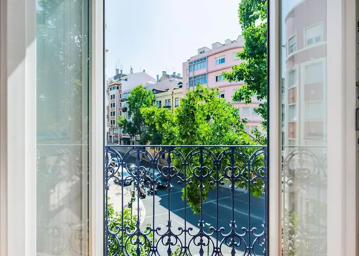 Conde 3bdr Luxury With Balcony